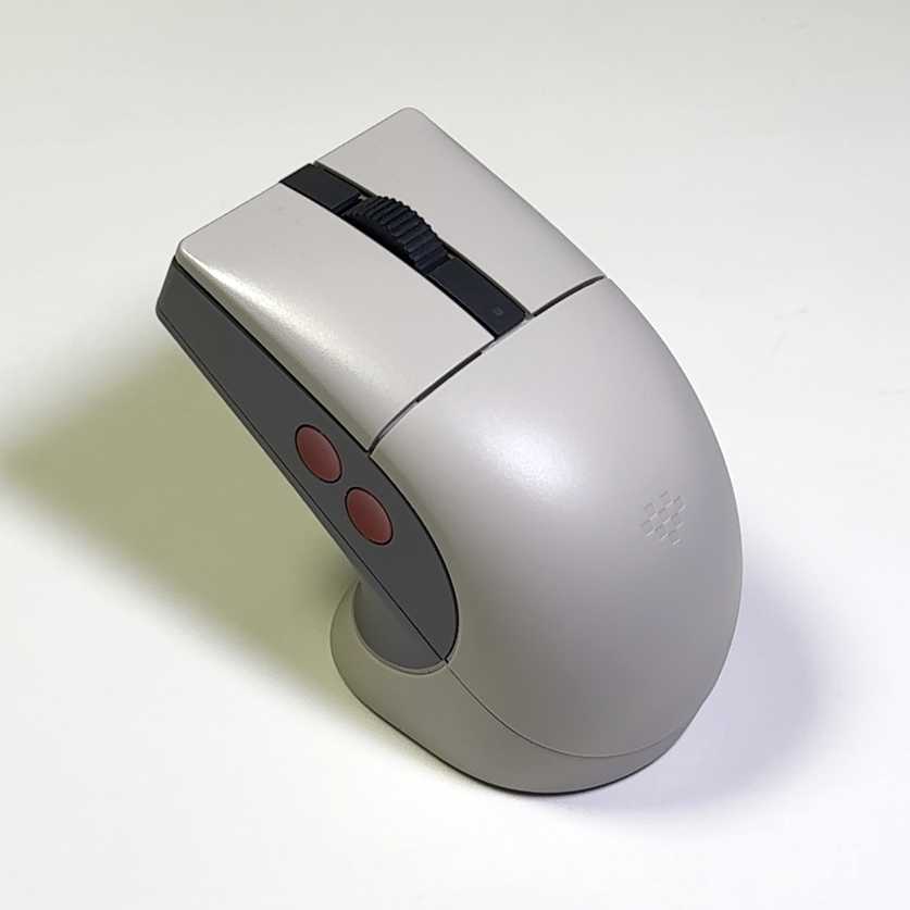 R8 레트로 마우스 타이틀